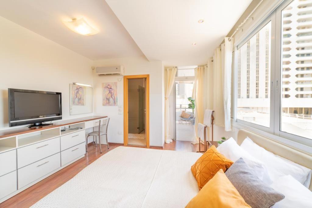 Art Apartment In Mamila - Art & View Jérusalem Extérieur photo